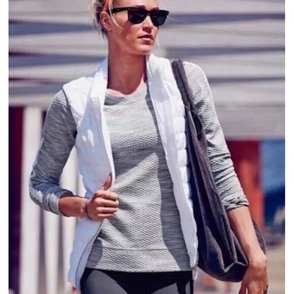 ATHLETA Snowscape Crew Long Sleeve Gray Texture Top Stretch-Finger Holes Sz S - Picture 2 of 7